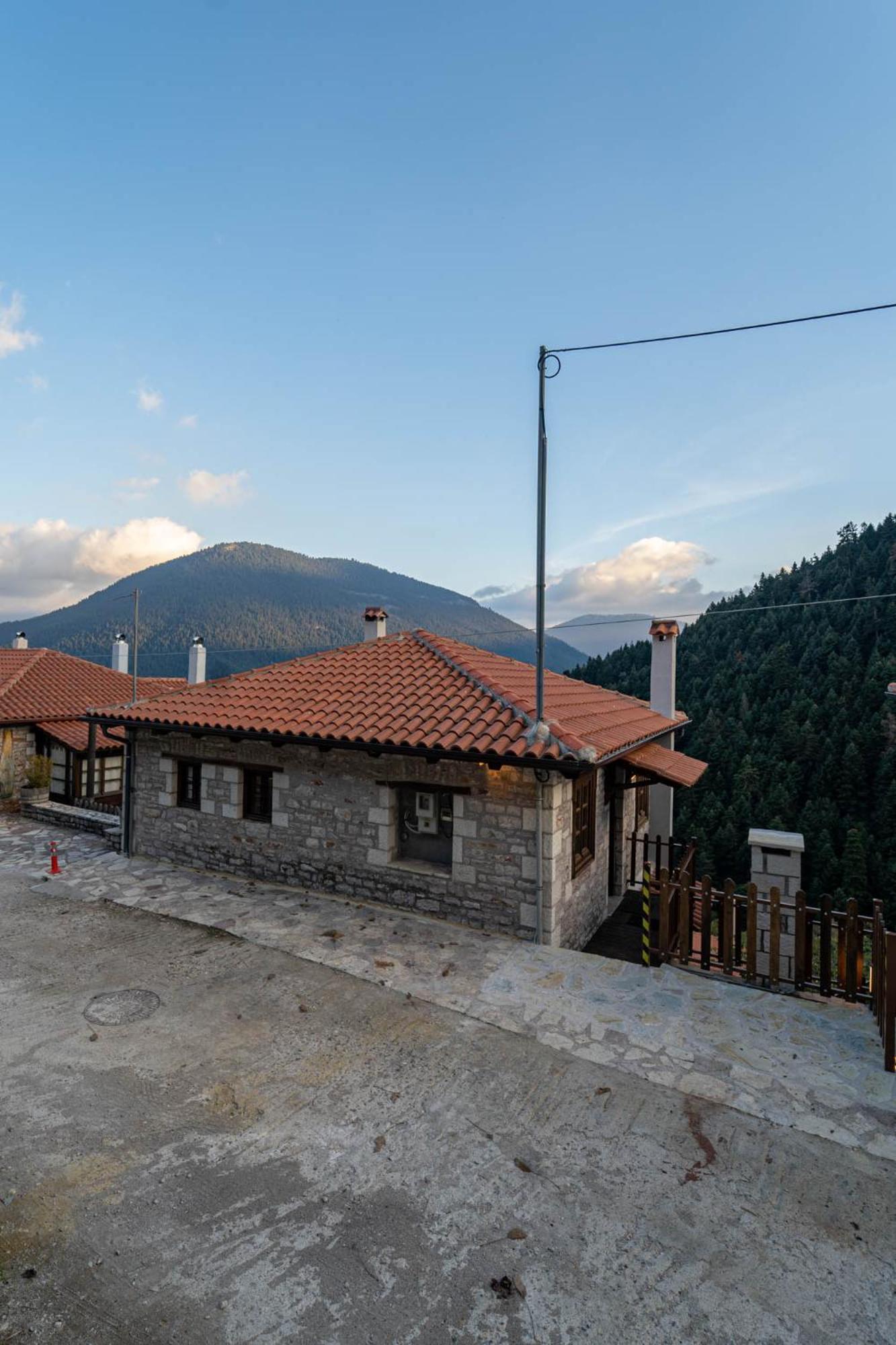 Villa Korfes-Κορφές Τριώροφη Βίλα Για Οικογένειες Και Παρέες Karpenísion Exterior foto